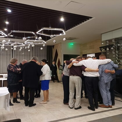 kezdődik a nótázás