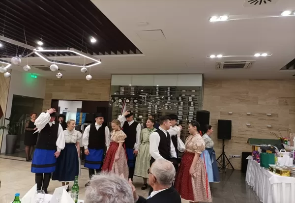 Kónyi néptáncosok
